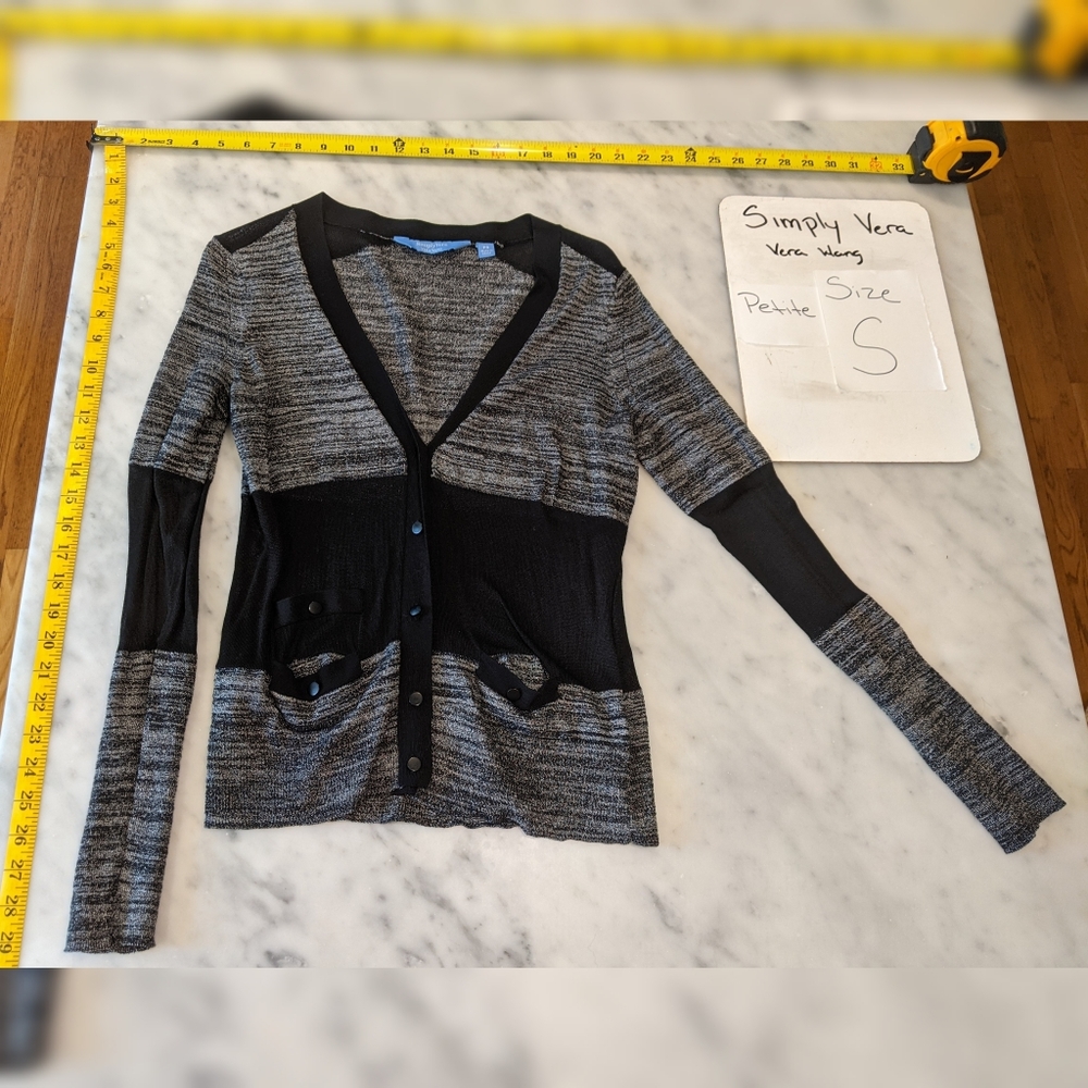 5/$25 Light weight fitted black and gray cardigan